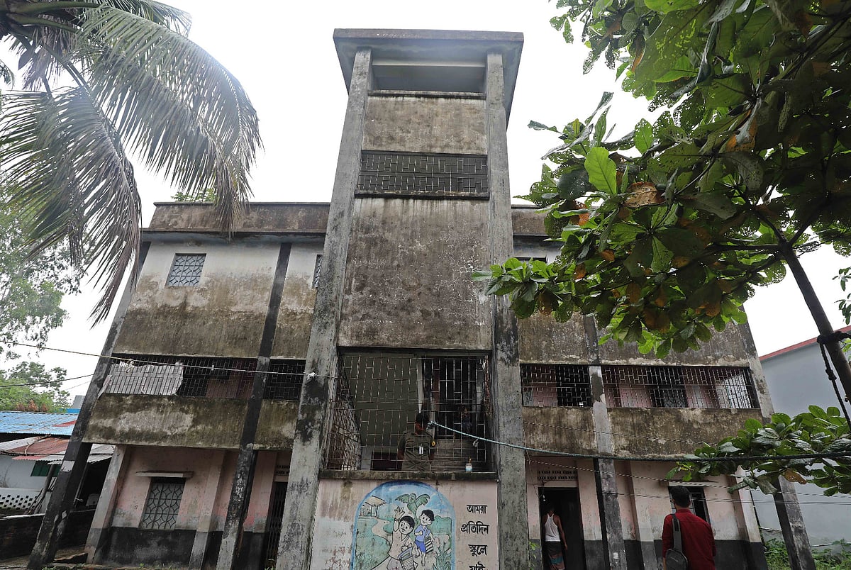 লালদিয়ার চর সরকারি প্রাথমিক বিদ্যালয়ের জরাজীর্ন ভবন। সম্প্রতি তোলা